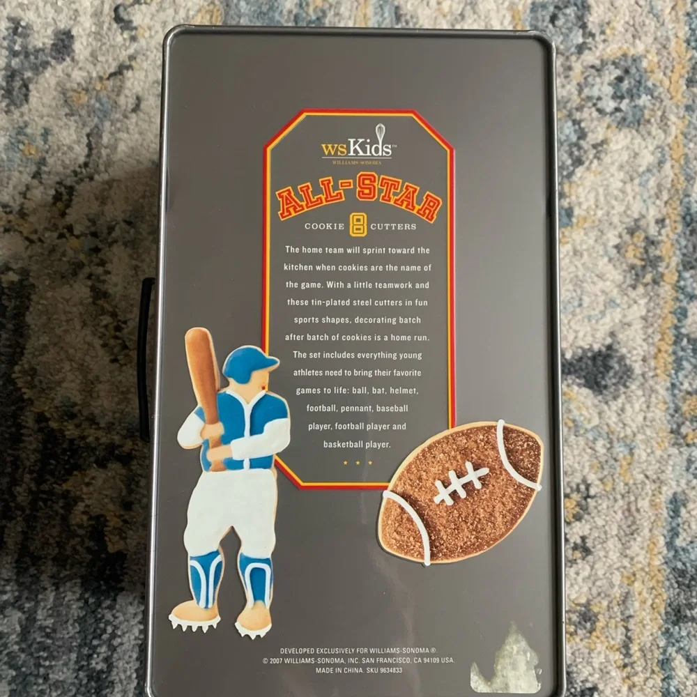 Williams Sonoma Kids All Star sports set of 8 cookies cutters